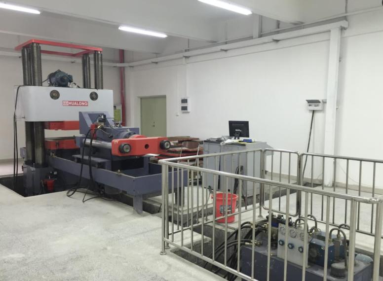 YJW-10000型微機(jī)控制電液伺服壓剪試驗機(jī)